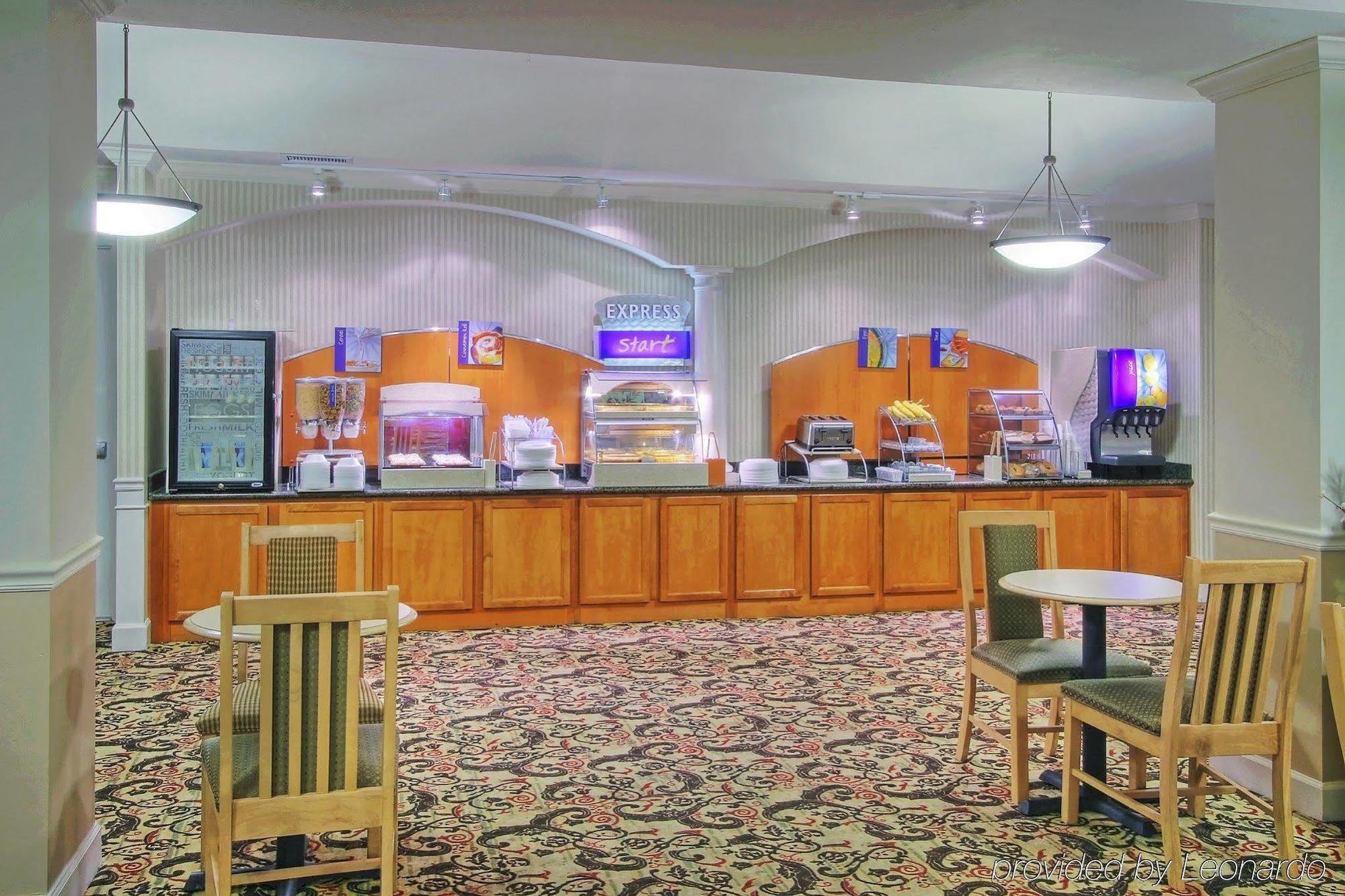 波特尔斯快捷假日&套房酒店 Portales 外观 照片